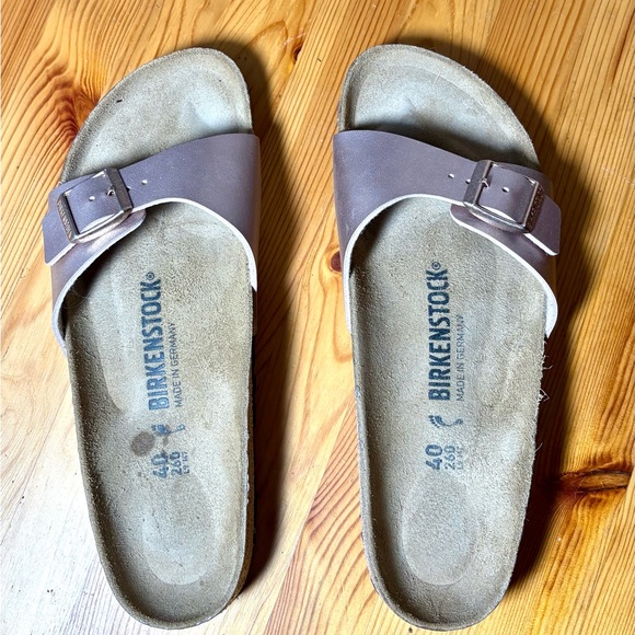 Birkenstock Shoes - Birkenstock rose gold Slide Sandals